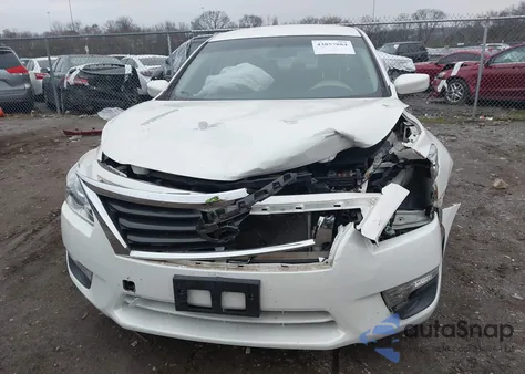 2015 Nissan Altima 2.5 S из США, поврежденный, VIN 1N4AL3AP3FC176210